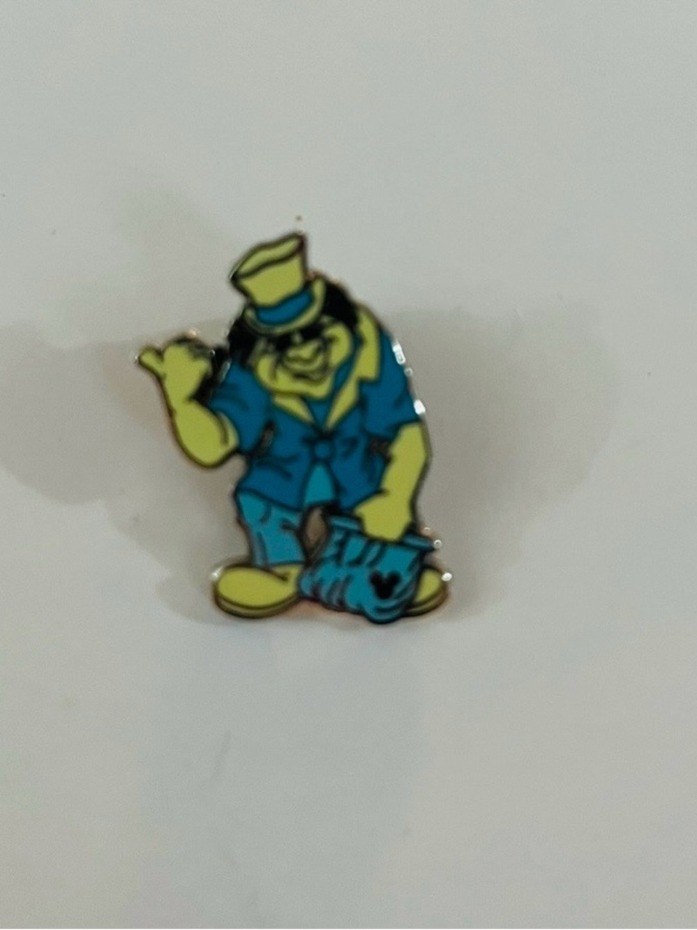 Disney Haunted Mansion Hitchhiking Ghost Pin